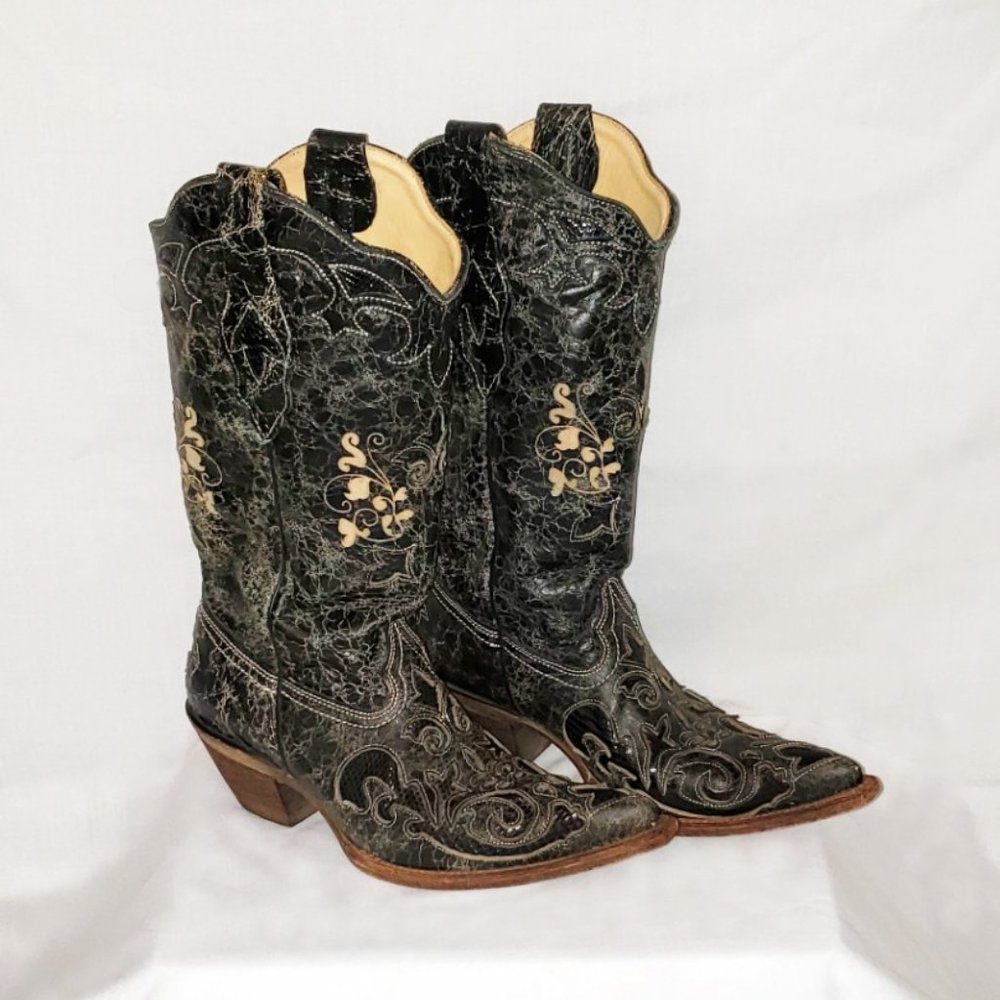 EUC CORRAL Vintage Collection Lizzie